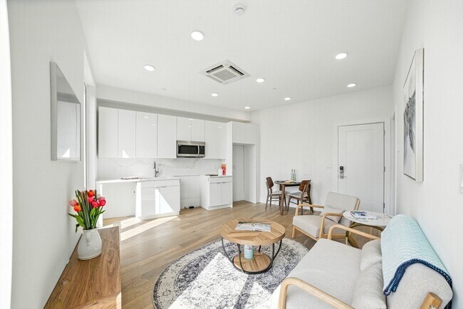 Building Photo - 38 Hichborn St