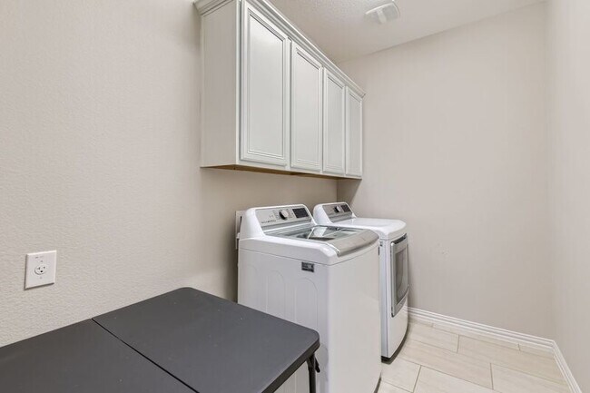 Building Photo - 21808 Esmeralda Dr