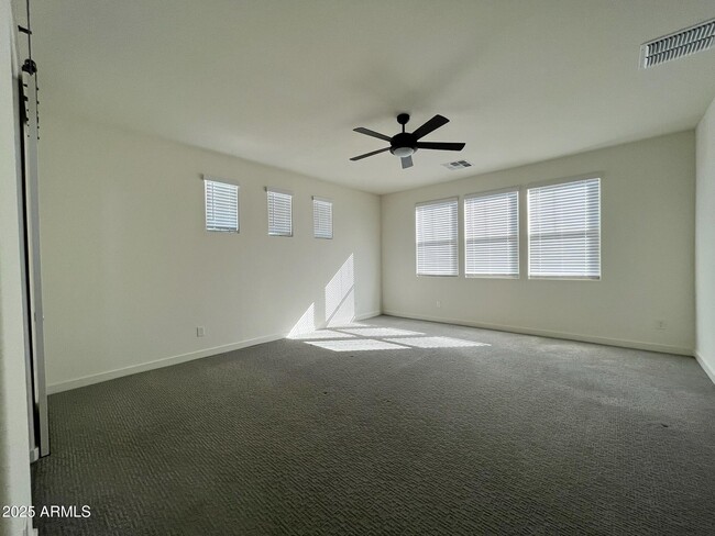 Building Photo - 710 N Bay Dr