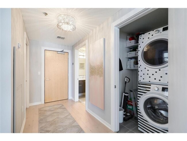 Building Photo - 740 Portland Ave