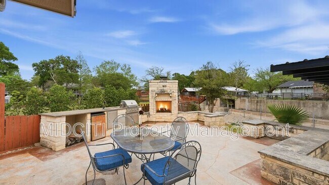 Building Photo - 156 Trelawney St