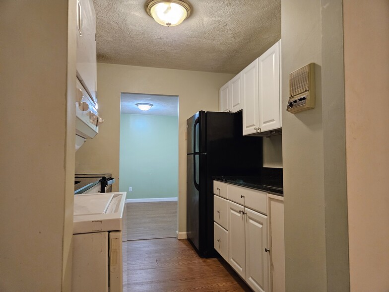 Building Photo - 310 Brook Village Rd