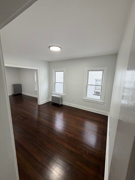 Building Photo - 10 Glennon Pl