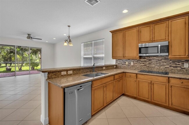 Building Photo - 5271 SW 173rd Ave