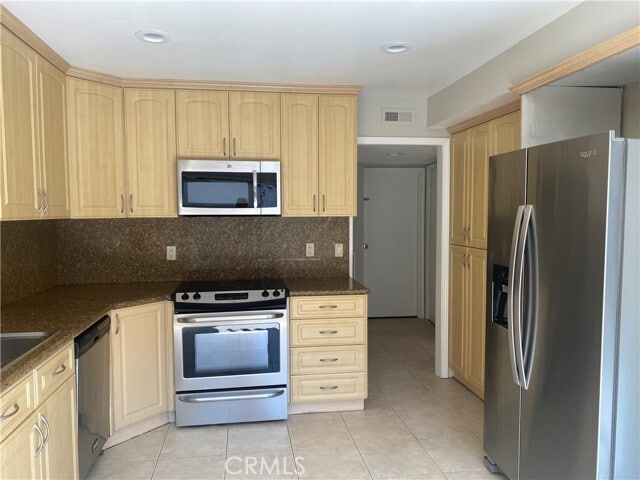 Building Photo - 8088 Caminito Mallorca