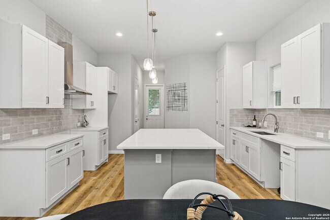 Building Photo - Charming 3-Bed Custom Luxury Rental with 2.5 Baths near Downtown San Antonio – 1668 Sq Ft of Comf...