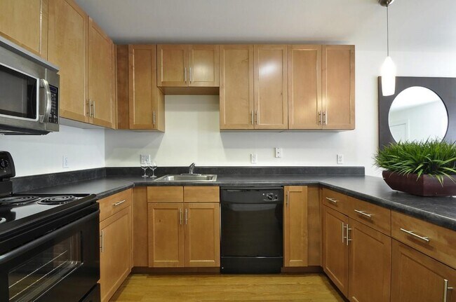 Building Photo - 711 W 32nd St