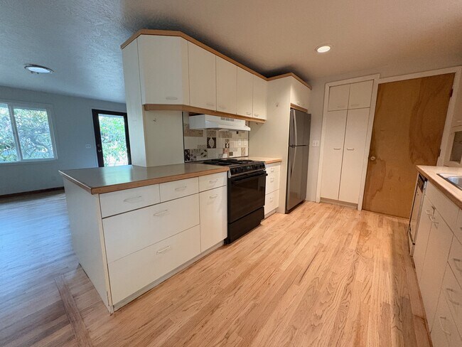 Building Photo - 3060 Onyx St