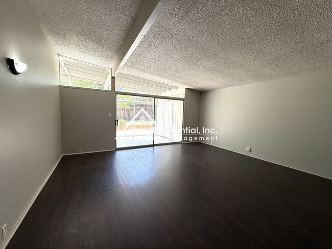 Building Photo - Mid-Century Modern 3bd/2ba Near Madison & ...