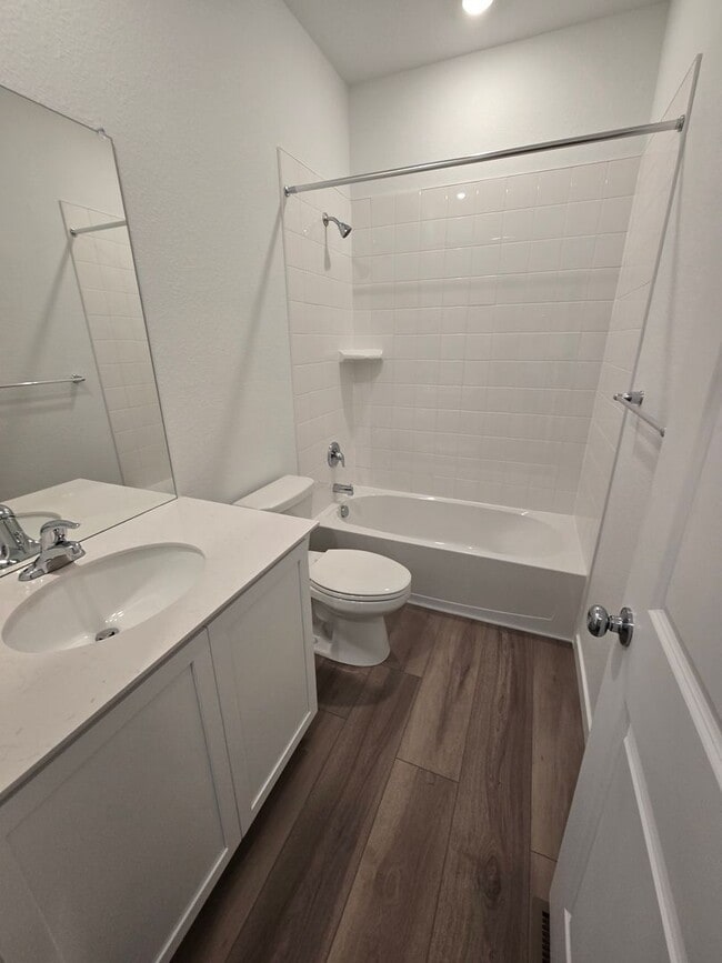 Building Photo - Brand New Townhome within walking distance to Elementary School