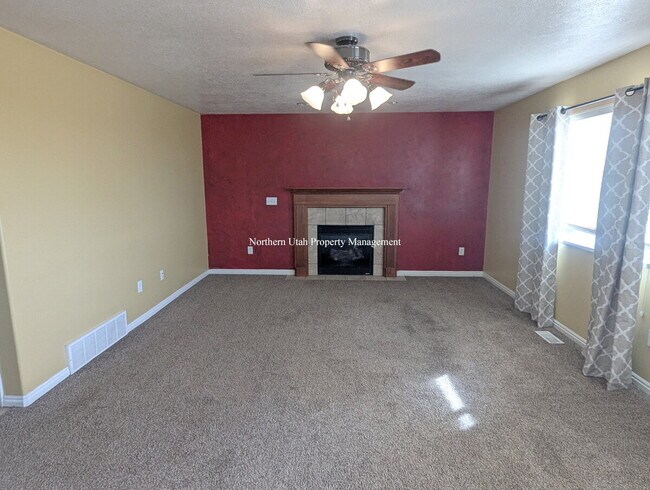 Building Photo - 4-Bed, 3.5 Bath Home with Scenic Views in South Ogden