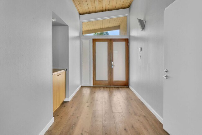 Building Photo - Single story view home overlooking Mission...