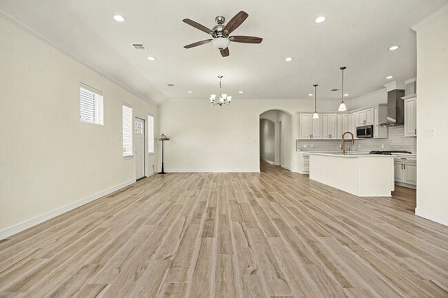 Building Photo - 3633 E Meadow Ln