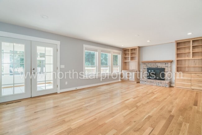 Building Photo - Newly Remodeled Lake Oswego Traditional
