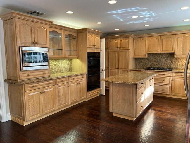 Building Photo - HUGE Encino House with Pool/Jacuzzi, 2 Car Garage and Lots of Space!