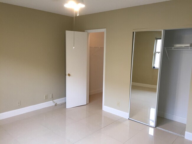 Building Photo - 9001 Wiles Rd