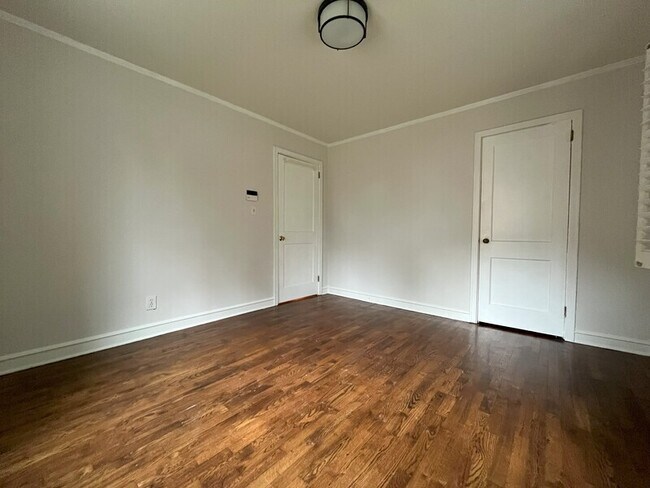 Building Photo - 1831 Jameston Dr