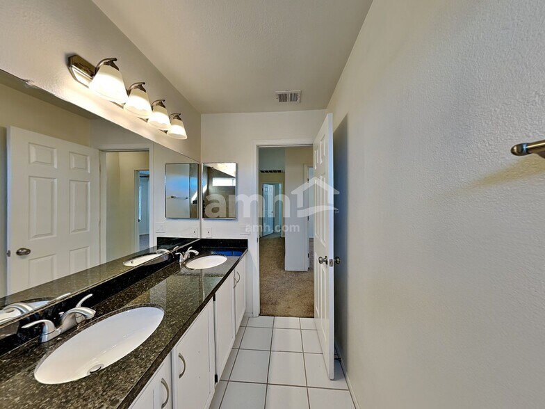 Building Photo - 4229 N Ranier