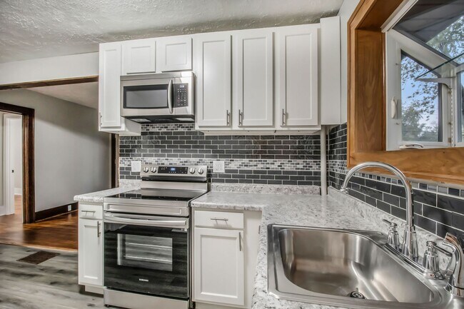 Building Photo - 548 Dayton Ave