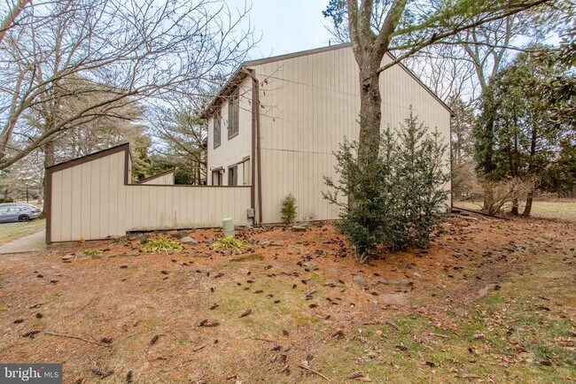 Building Photo - 17 Eden Roc