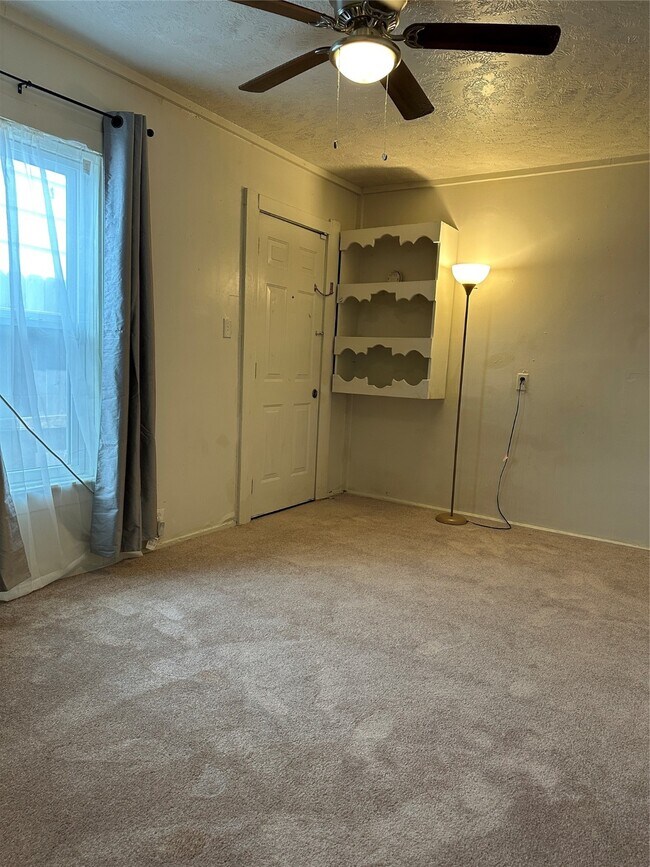 Building Photo - 1125 E 27th St