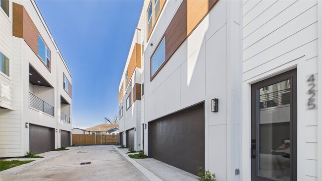 Building Photo - 2417 Harrington St