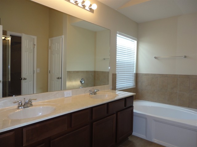 Building Photo - 915 Branchwood Way