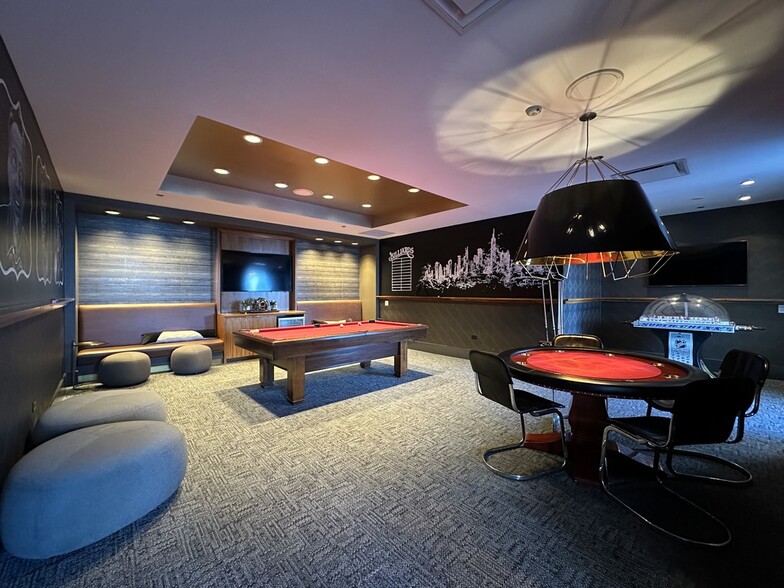 Building Photo - 1000 S Clark St