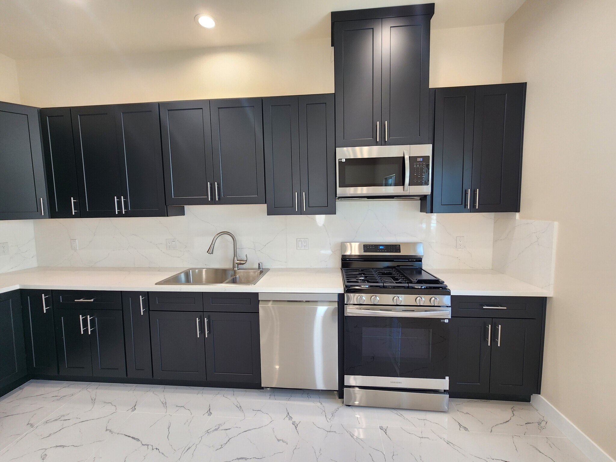 Building Photo - 10926 Olinda St