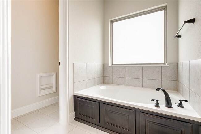 Building Photo - 601 Beechwood Dr