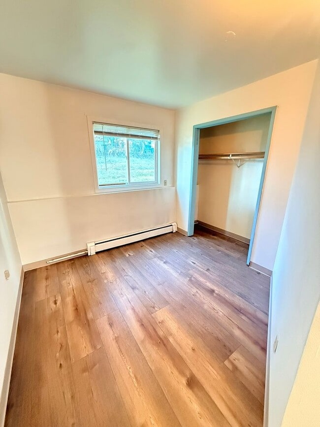 Building Photo - 1220 Purtov St