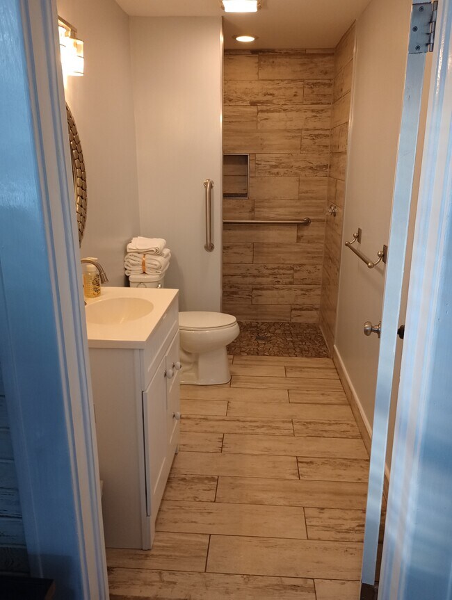 Building Photo - 4257 Plantation Dr