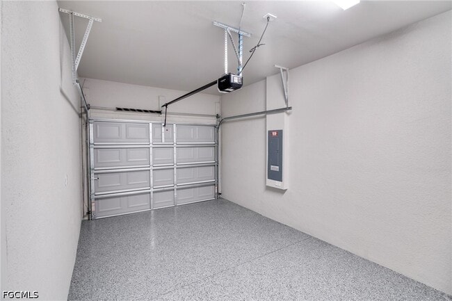 Building Photo - 917 Margaret Ave S