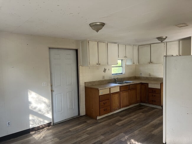 Building Photo - 505 W Hubbard Ave