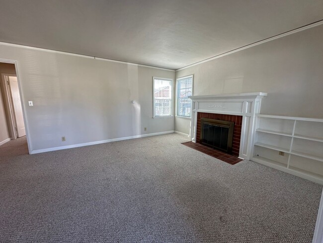 Building Photo - Spacious Two Bedroom Home In North Salinas