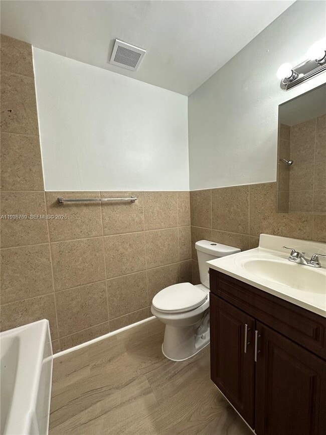 Building Photo - 110 NE 19th Ave