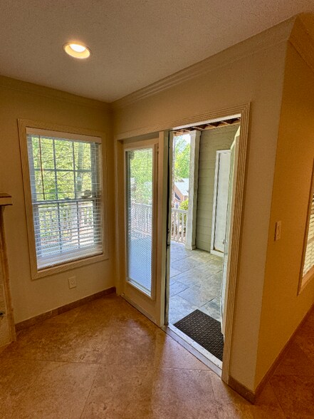 Building Photo - 2144 River Heights Ct SE