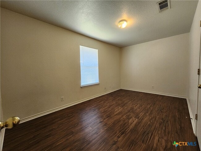Building Photo - 3204 Toledo Dr