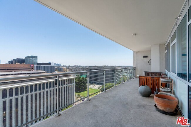 Building Photo - 3785 Wilshire Blvd
