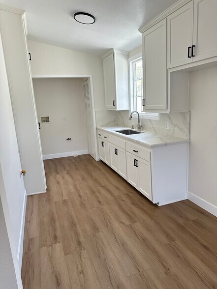 Building Photo - 169 E 68th Way