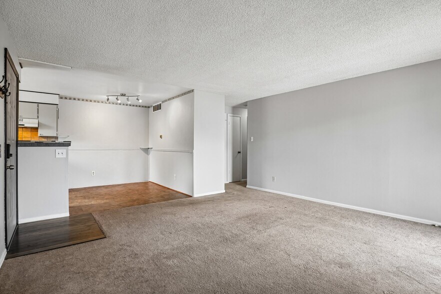 Building Photo - 11922 Bellaire St