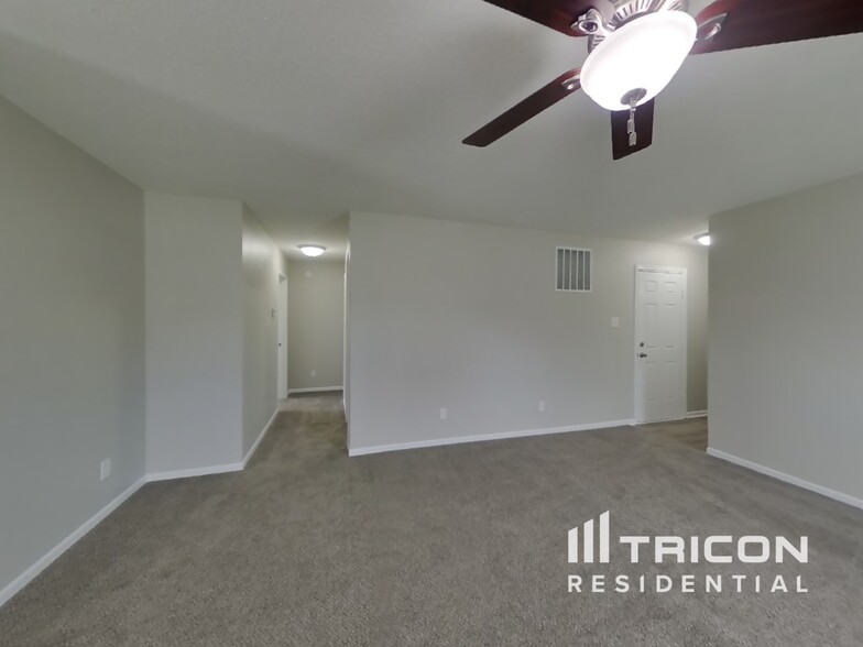 Building Photo - 2869 Ludwig Dr