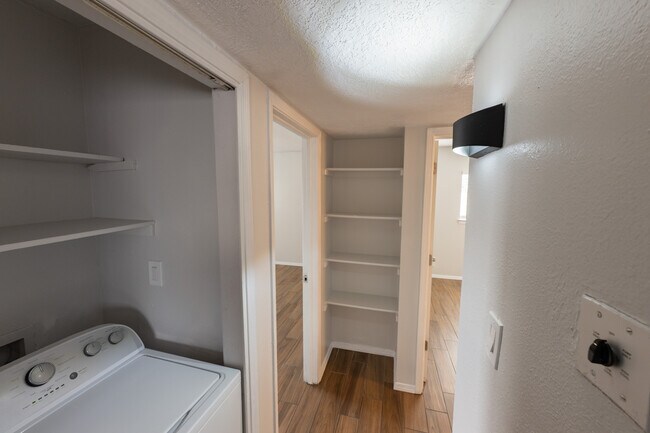 Building Photo - 309 Whispering Sands Ct SE