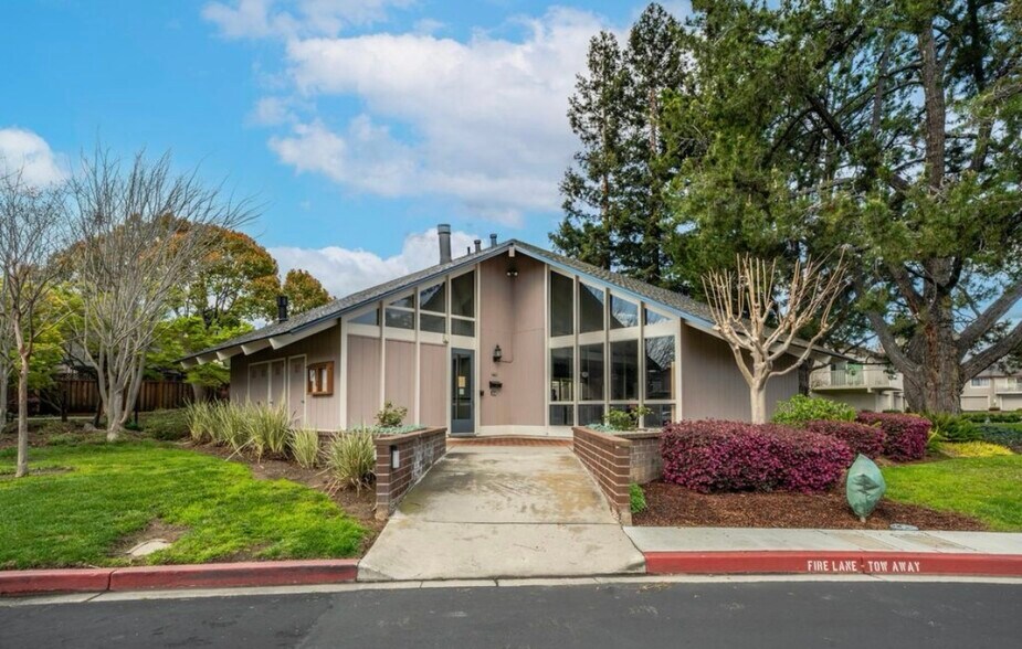 Complex clubhouse - 1369 Cherrywood Sq