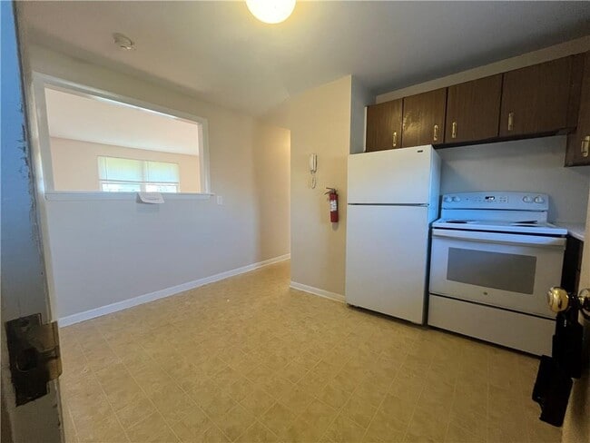 Building Photo - 70 Carroll Ave