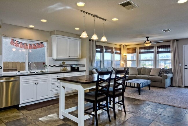 Building Photo - 5216 Topsail Dr