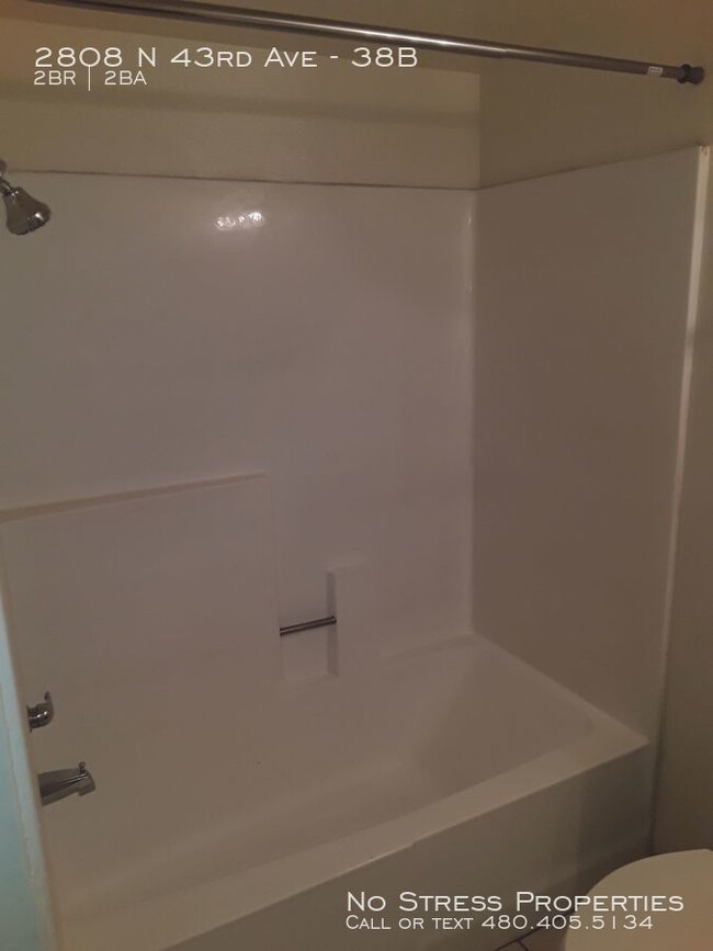 Building Photo - 2 Bed Condo at 43rd Ave and Thomas!