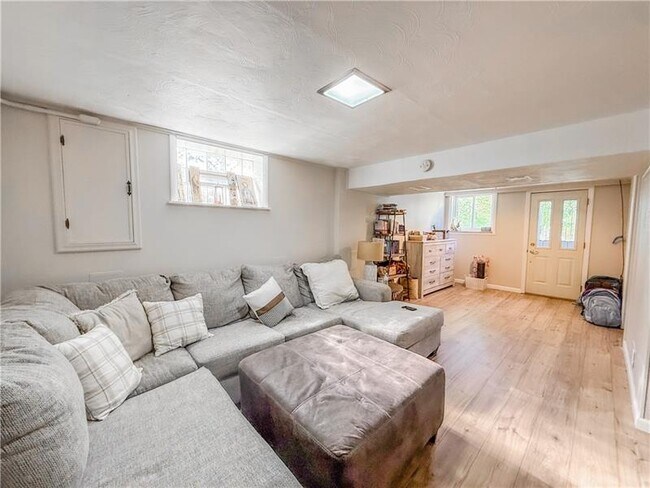 Building Photo - 92 Claireview Dr