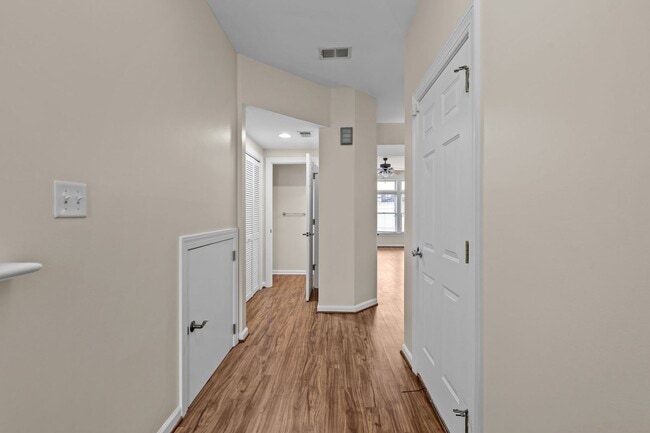 Building Photo - Beautiful 3-Bedroom Condo in Norfolk.