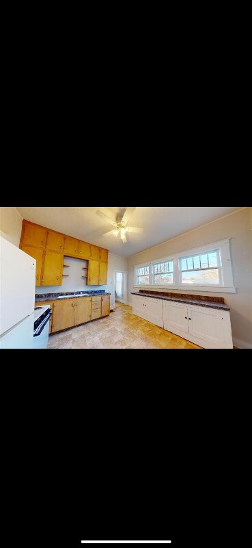 Building Photo - 708 N Ash St